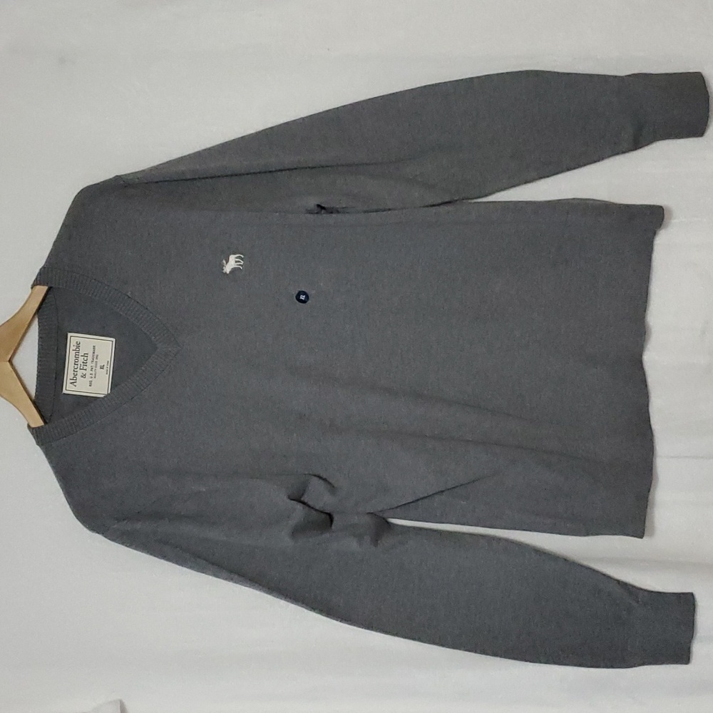 NWT Abercrombie & Fitch Gray V-neck Sweater Size XL